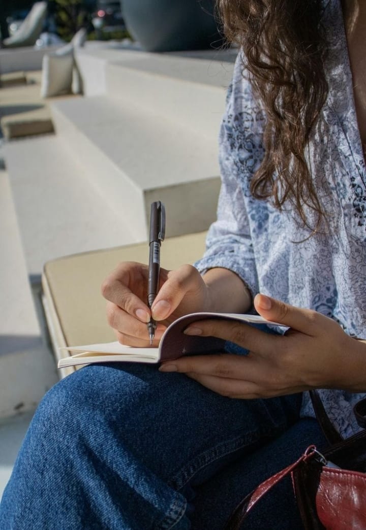 Nombrar lo invisible: un ejercicio de escritura y escucha