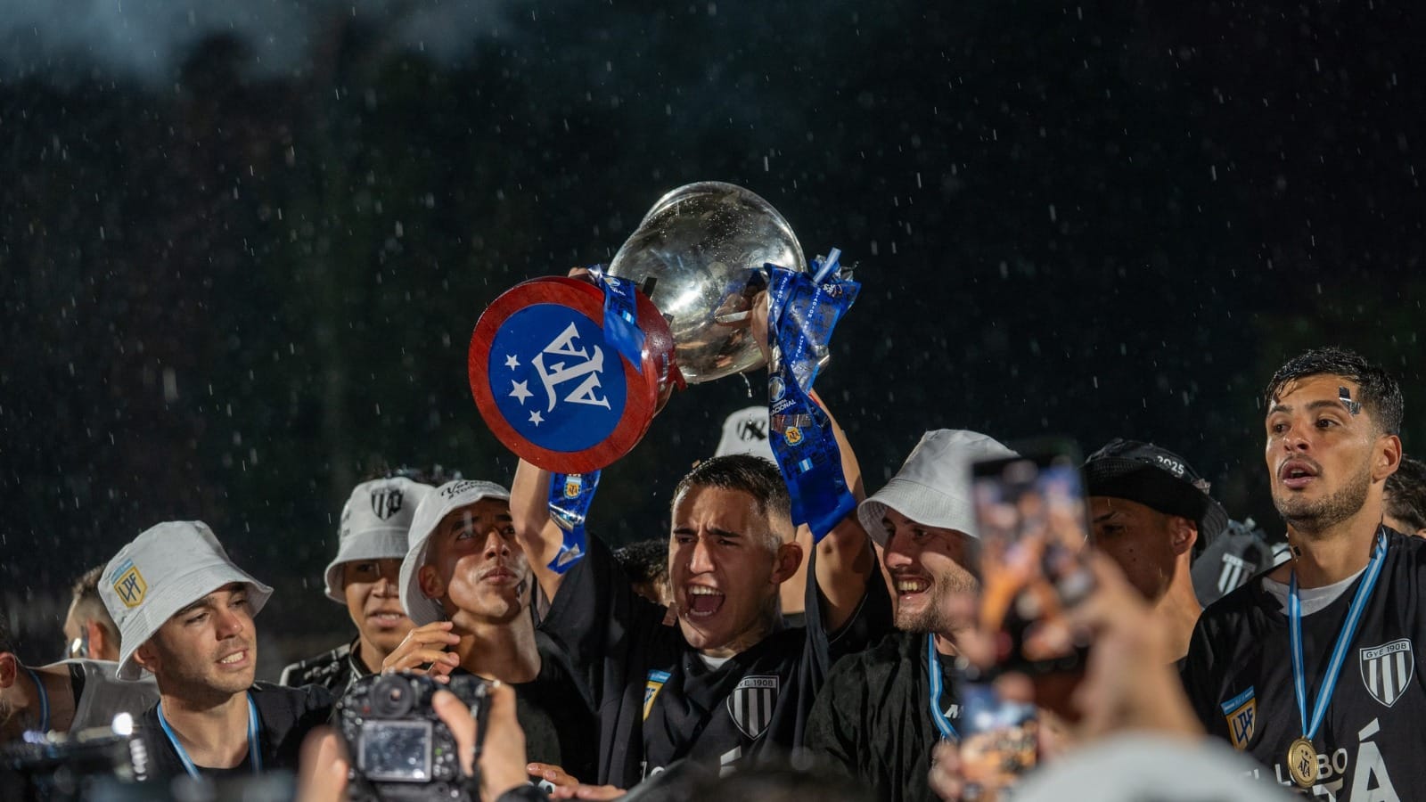 Gimnasia, el campeón que se vistió de gloria bajo el diluvio: ahora Mendoza es de primera