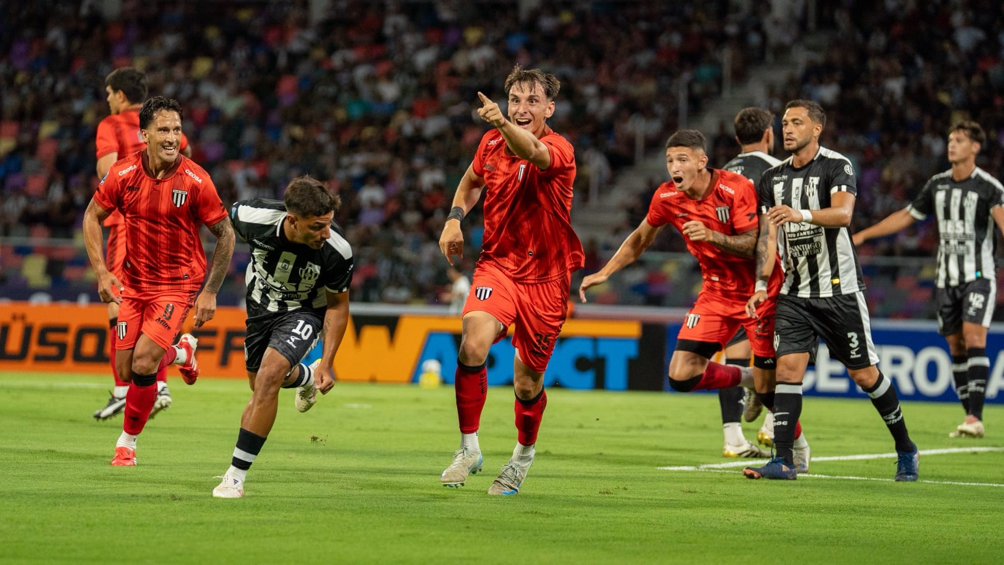 ¡Lobo está! Gimnasia pegó el zarpazo en Santiago y tuvo un regreso soñado a Primera