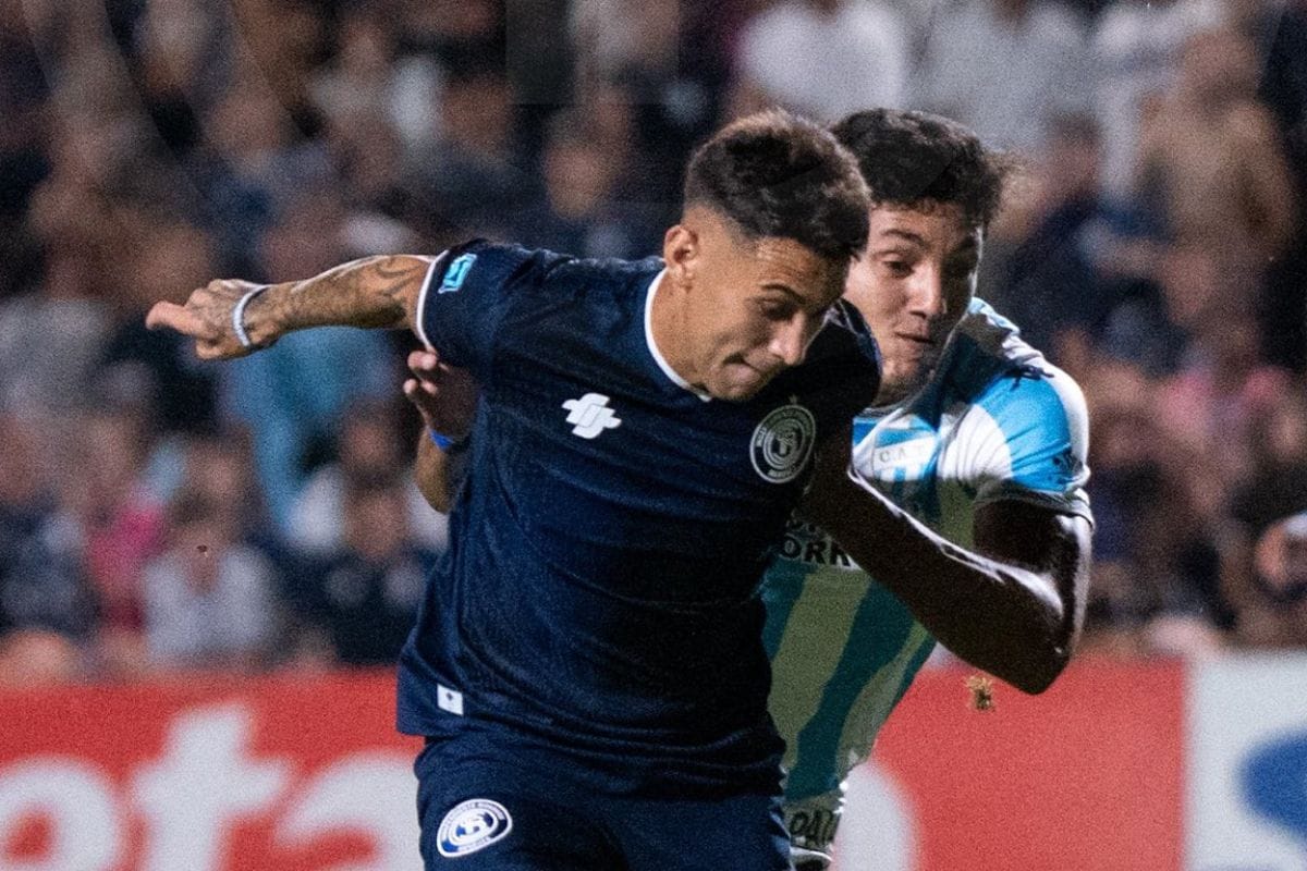 ¡Festejo bajo el agua! Independiente Rivadavia le regaló un triunfo heroico a su gente en el 113° aniversario