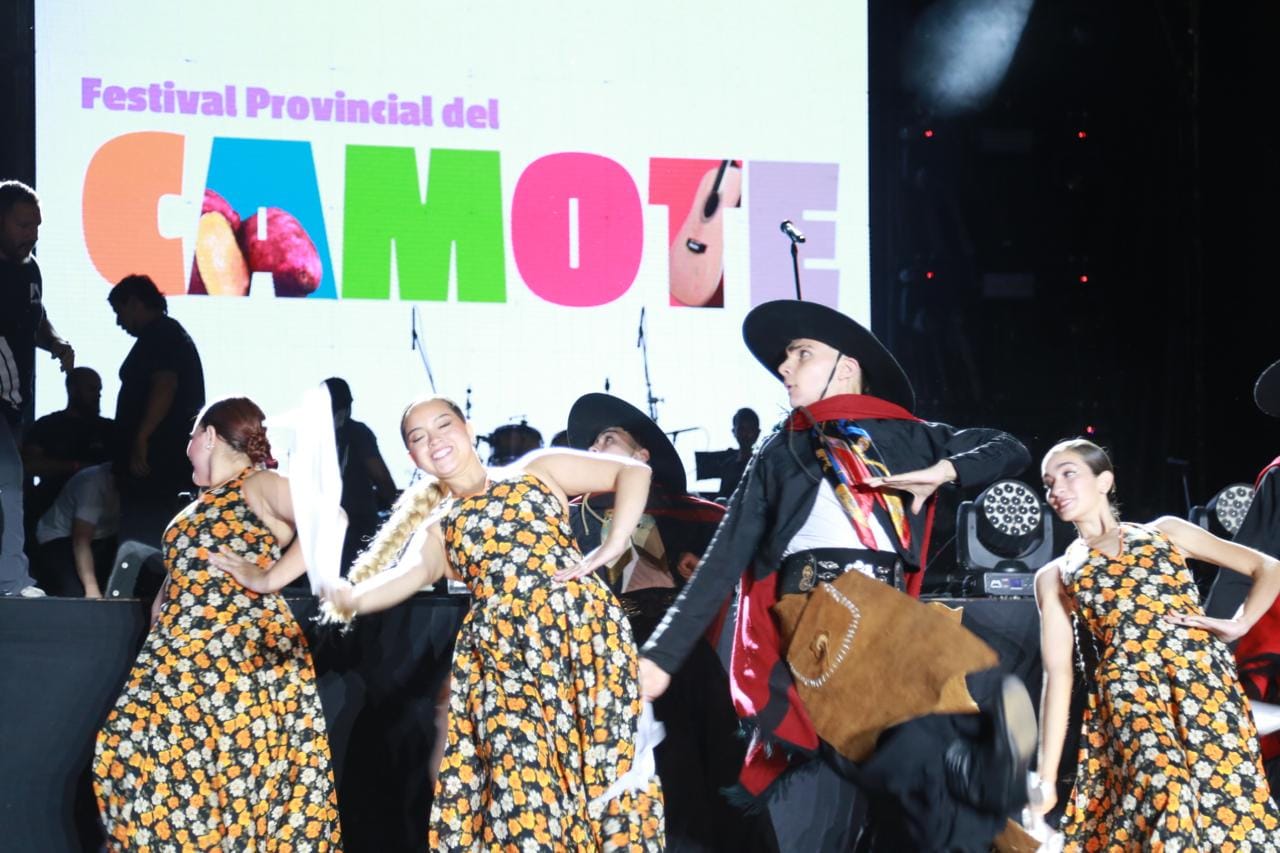 La Rotonda de Salcedo vivió una gran primera noche del Festival Provincial del Camote