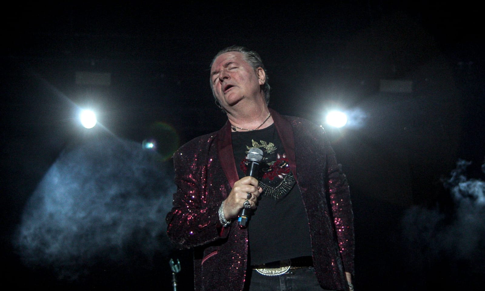 ¡El Jefe metió un Parque Ferri histórico!: 60 mil almas consagraron a Miguel Mateos en una noche de Carnaval inolvidable