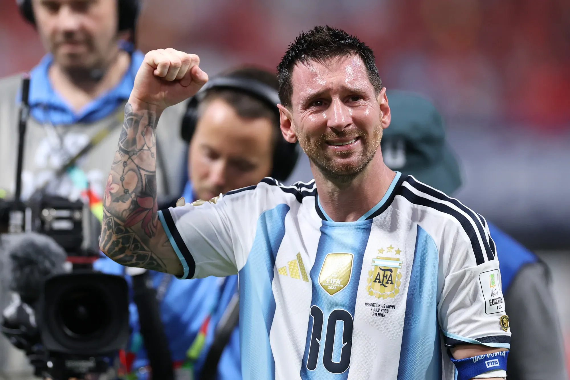 El último centro al corazón: Lionel Messi anunció su retiro de la Selección y el fútbol argentino llora a su héroe máximo.