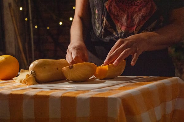 Sobre morder frutas deliciosas: una antología realmente cautivadora que integra imágenes y poesía se dio a conocer en Mendoza