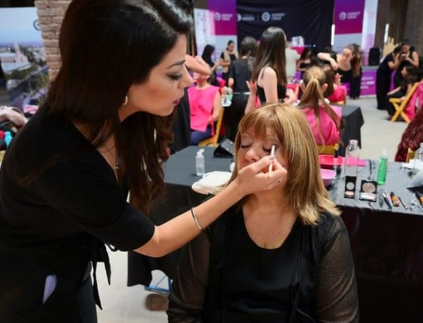 Nuevo curso gratuito de maquillaje en Godoy Cruz