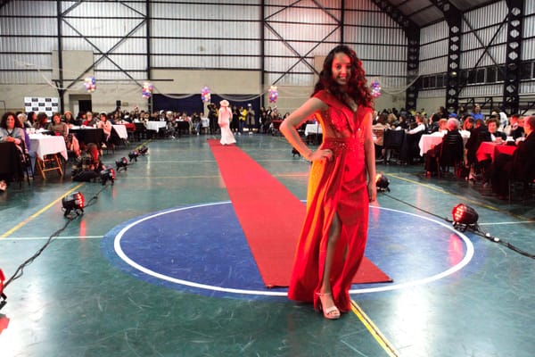 San Carlos abre la primavera con un desfile de modas nunca antes visto