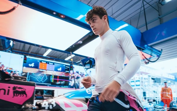 De menos a más Colapinto enderezó el rumbo en Singapur e ilusiona para qualy