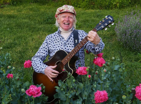 El eco de una generación: Miguel Cantilo llega a Mendoza para un abrazo con su "Amigo Interno"