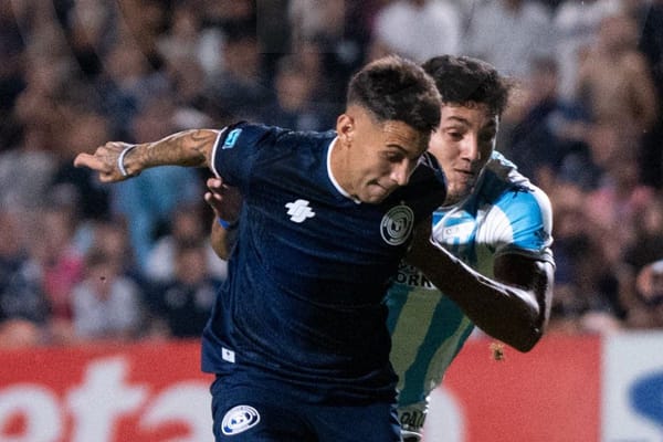 ¡Festejo bajo el agua! Independiente Rivadavia le regaló un triunfo heroico a su gente en el 113° aniversario