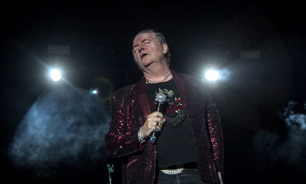 ¡El Jefe metió un Parque Ferri histórico!: 60 mil almas consagraron a Miguel Mateos en una noche de Carnaval inolvidable