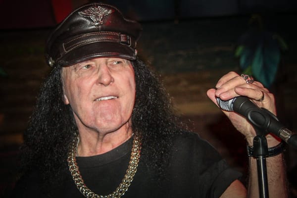 El Rayo que no cesa: Dave Evans y una noche de historia pura bajo el cielo de Mendoza