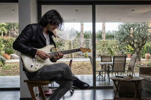 Noche de linaje y clásicos en el Plaza: Los Abuelos de la Nada y el toque de distinción de Juan Pablo Staiti