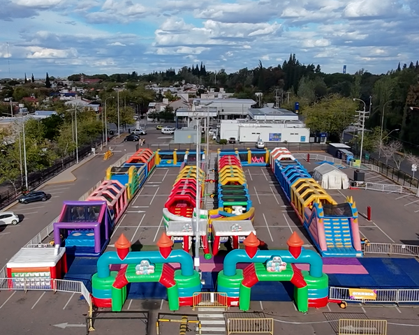 Un parque de diversiones hecho a base de saltos llega a Mendoza